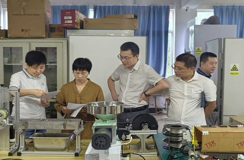 校领导带队开展校园安全检查